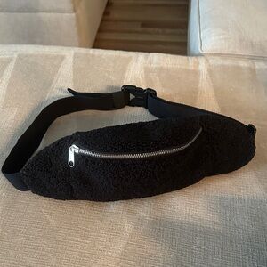 GAP Black Sherpa Fleece Fanny Pack / Waist Bag